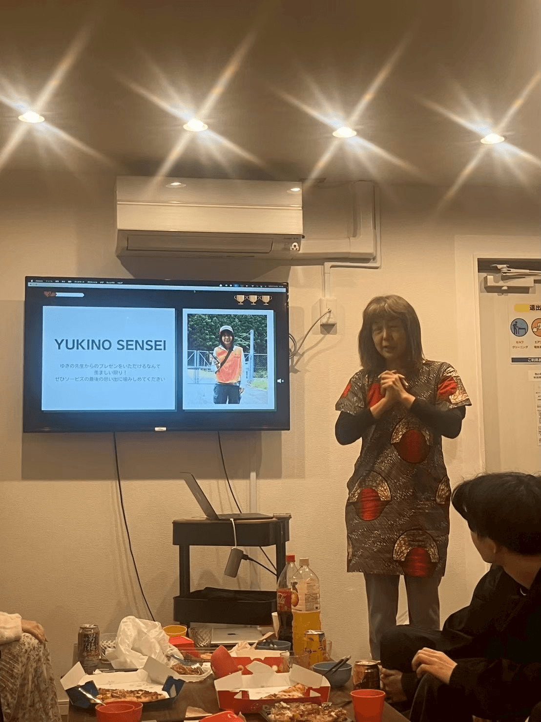 創設者が活動を紹介している様子